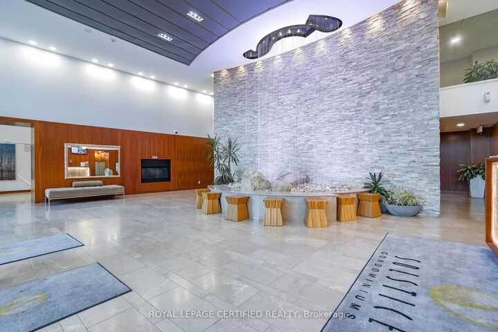 Property Photo:  225 Webb Drive 805  ON L5B 4P2 