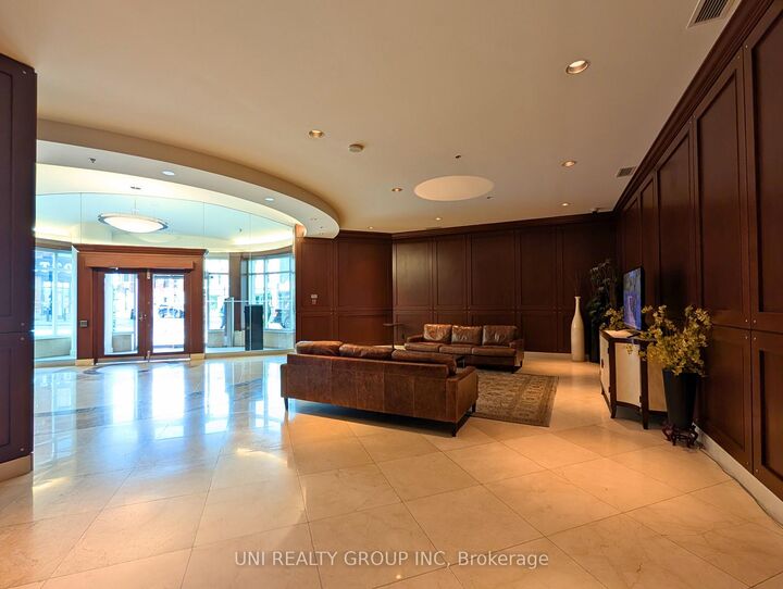 Property Photo:  200 Rideau Street 302  ON K1N 5Y1 
