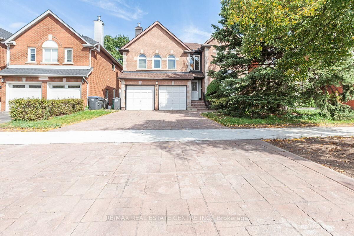 Property Photo:  3679 Loyalist Drive  ON L5L 4S9 