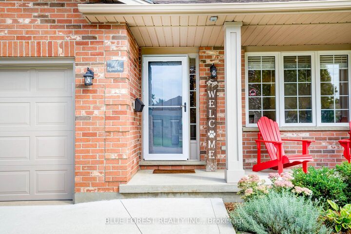 Property Photo:  11 Edgewell Crescent  ON N5P 4K8 