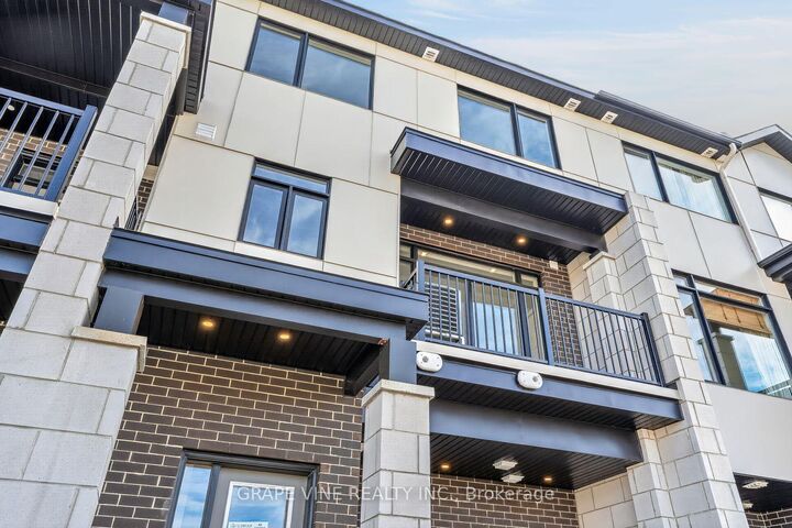 Property Photo: 580 Arbia Ridge ON K2S 2S4