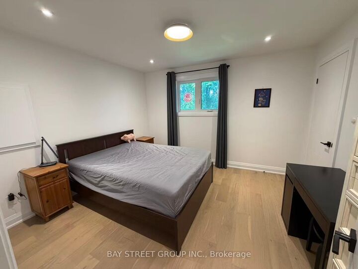 Property Photo:  25 Jeremy Drive Room  ON L3R 2K7 