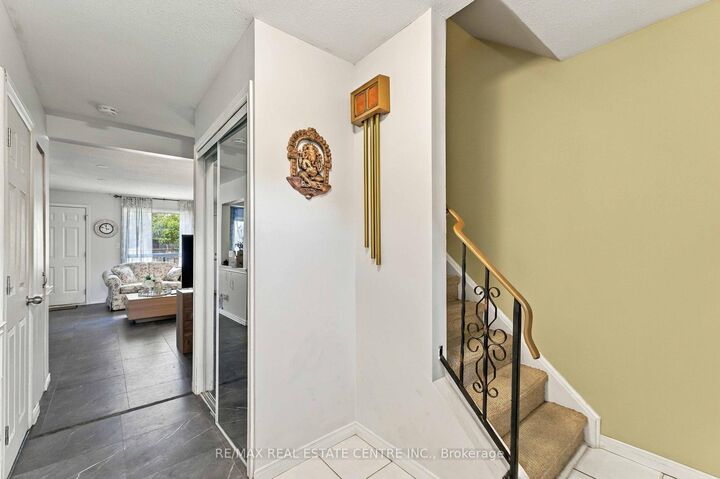 Property Photo: 899 Stone Church Road E 4 ON L8W 1B2