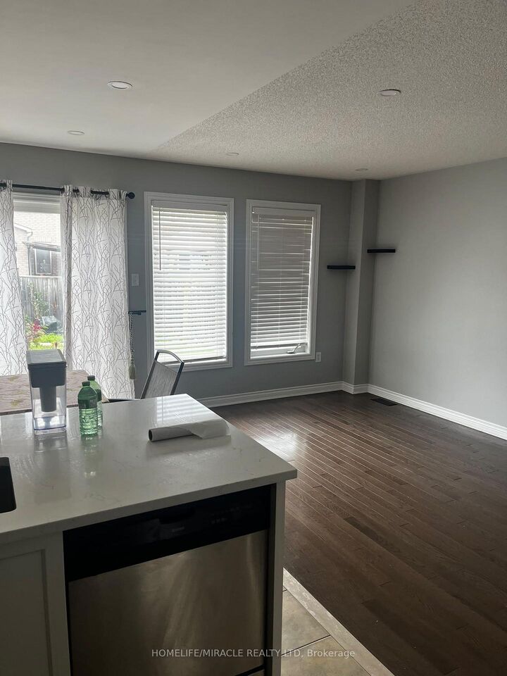 Property Photo:  12 Gateway Court  ON L1R 3M9 