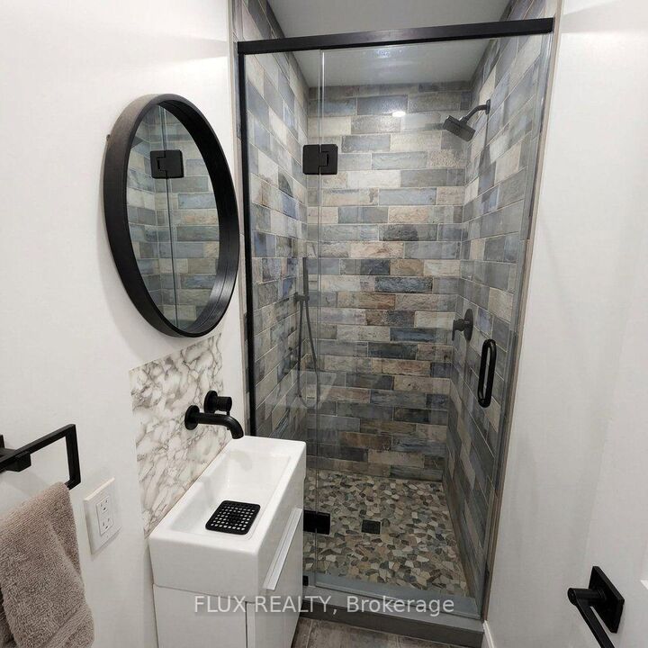 Property Photo:  195 Waterloo Street S 14  ON N5A 4B6 