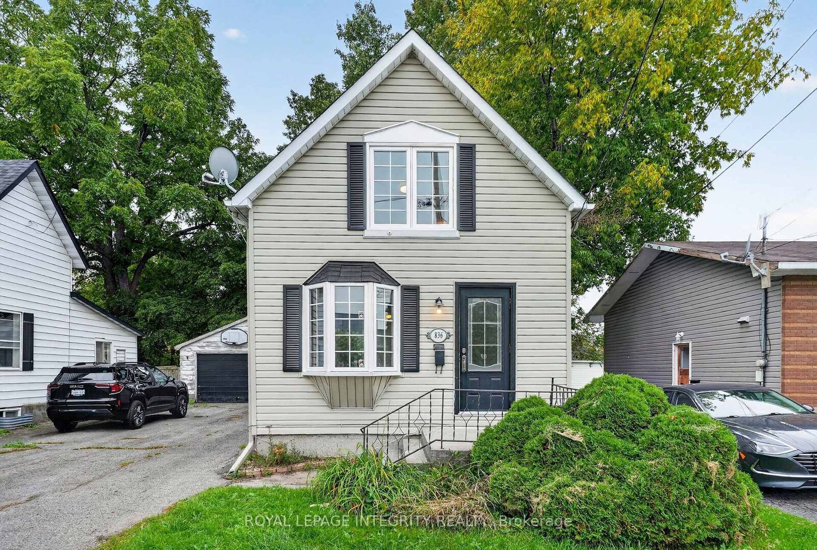 Property Photo:  836 Marlborough Street N  ON K6H 4B4 