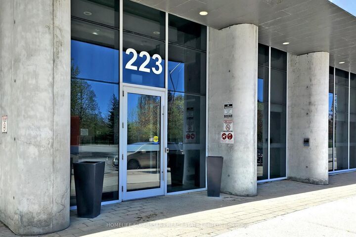Property Photo:  223 Webb Drive 1013  ON L5B 0E8 