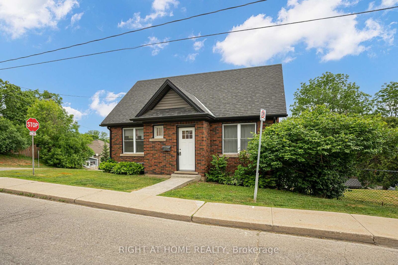 Property Photo:  38 Washington Street  ON N3L 2A7 