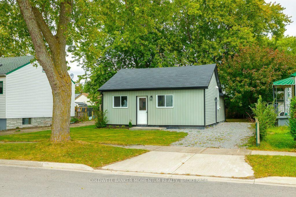 Property Photo:  406 Hennepin Avenue  ON L3B 4T5 