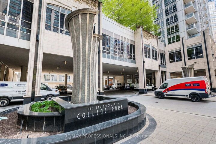 Property Photo:  763 Bay Street 915  ON M5G 2R3 