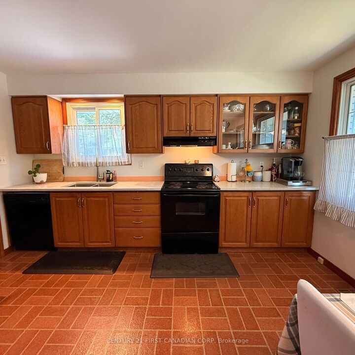 Property Photo:  749 Dundalk Drive  ON N6C 3V1 