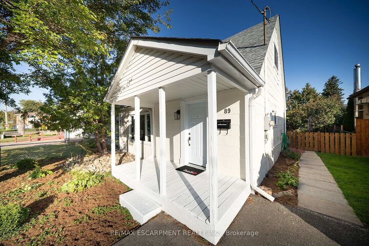 Property Photo:  89 Salisbury Avenue  ON N3S 1N1 