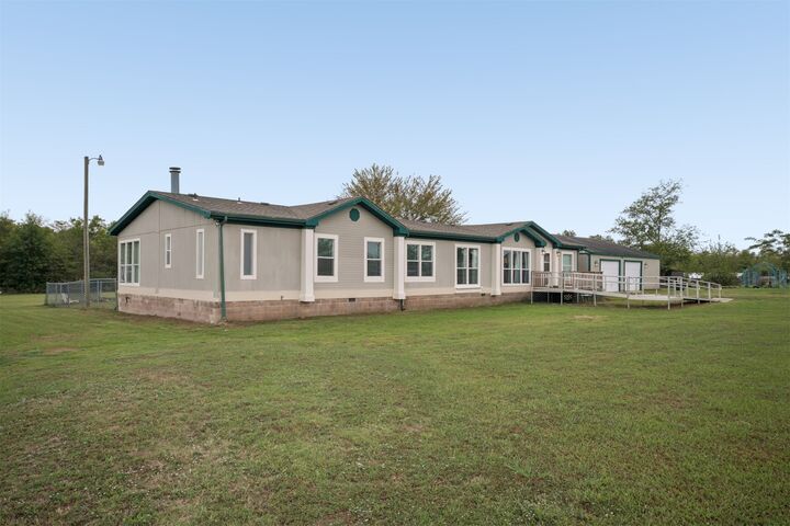 Property Photo:  1222 W Birch Street  OK 74436 