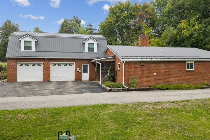 Property Photo: 122 Young Ln PA 15010