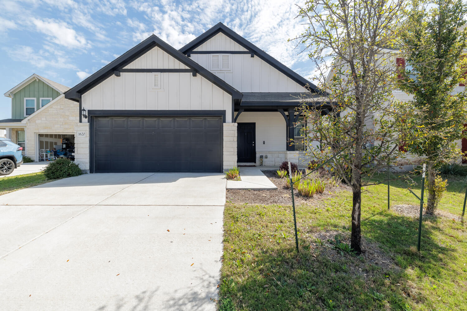 Property Photo:  1620 Holly Lake Drive  TX 78641 