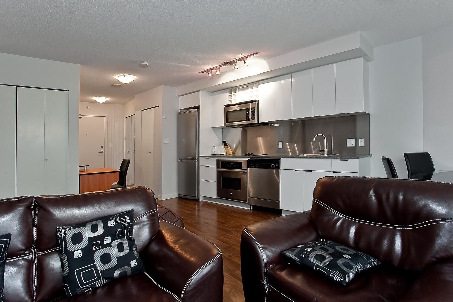 Property Photo:  233 Robson Street 608  BC V6B 0E8 
