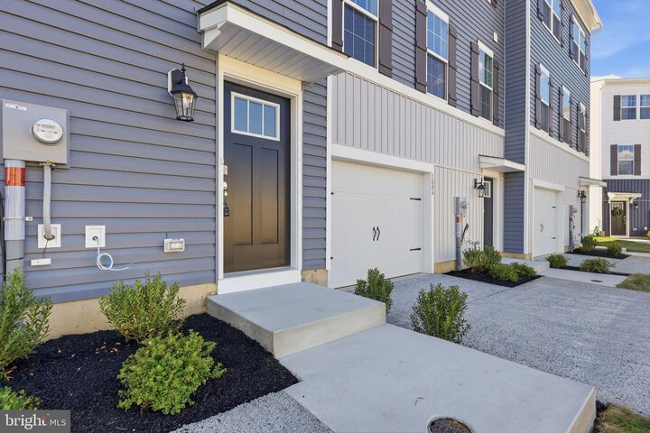 Property Photo:  1082 Meadowlark Drive  PA 18051 
