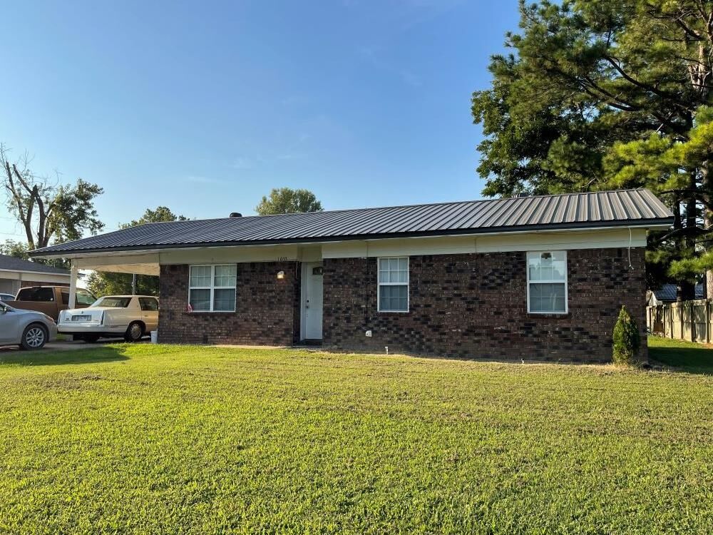 Property Photo:  1033 Midway  AR 72433 