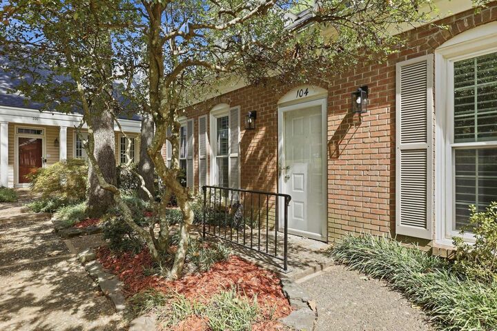 Property Photo: 2401 Wentwood Valley Dr, Unit 104 AR 72212