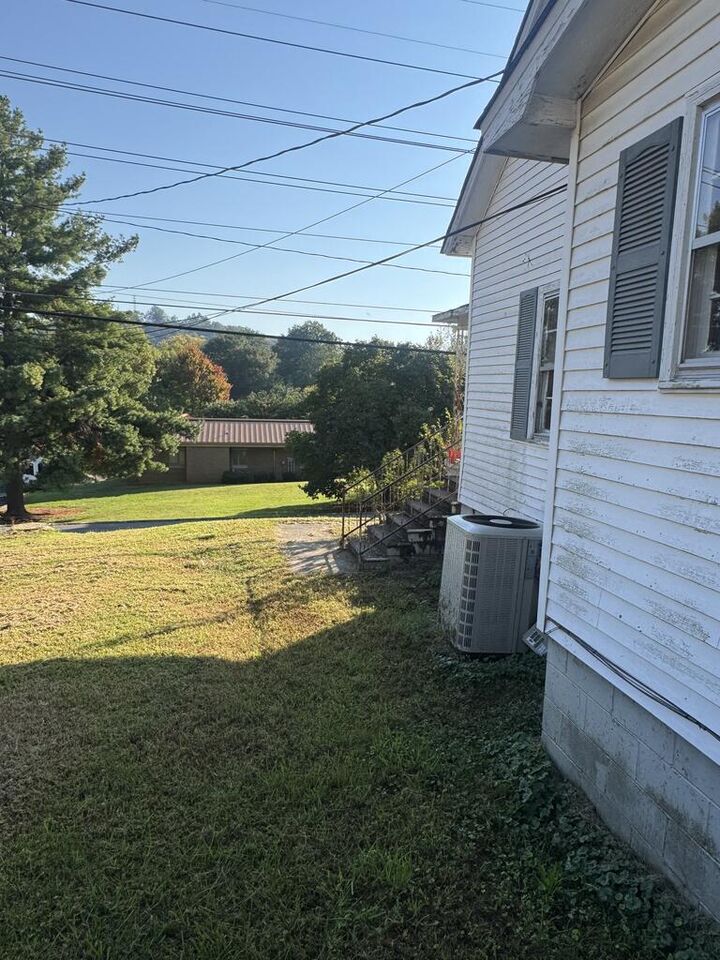 Property Photo:  1109 Trammell Street  GA 30720 