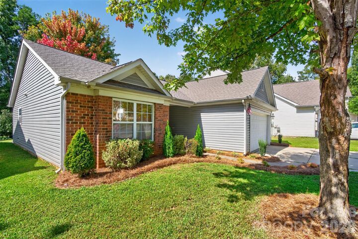 Property Photo:  5327 Fernhill Drive  NC 28217 