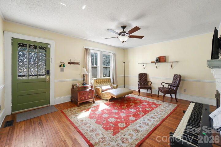 Property Photo: 821 S Chester Street NC 28052