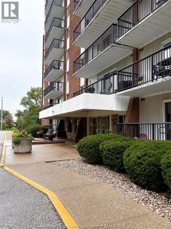 Property Photo:  8591 Riverside Drive East 805  ON N8S 1G3 