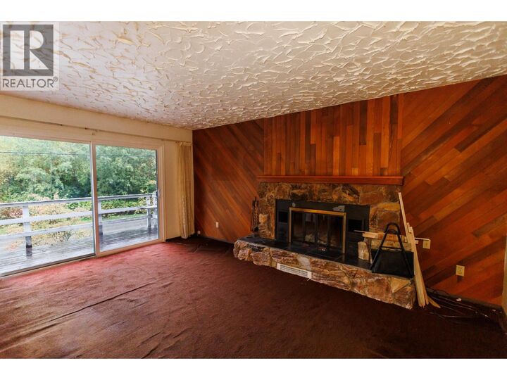 Photo de la propriété:  2504 Kerr Street  BC V8G 2K3 