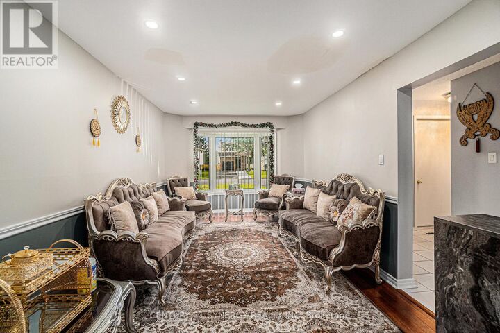 Property Photo:  6415 Viseneau Drive  ON K1C 5J2 