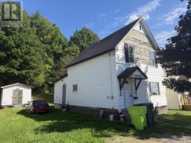 Property Photo: 158 Trelawne Ave ON P6B 2N2