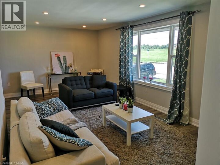 Property Photo:  258 Carson Drive Main  ON L8T 2X7 