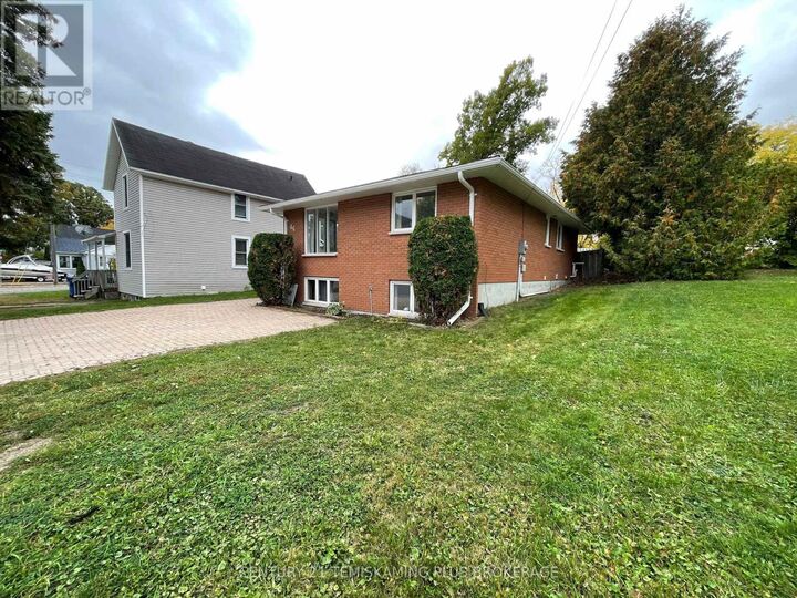 Property Photo:  66 Wellington Street  ON P0J 1P0 