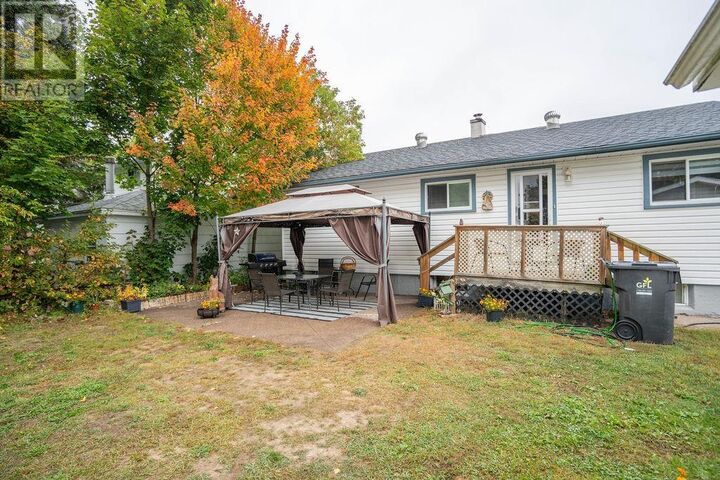 Photo de la propriété:  41 Centre St  ON P6A 4P5 