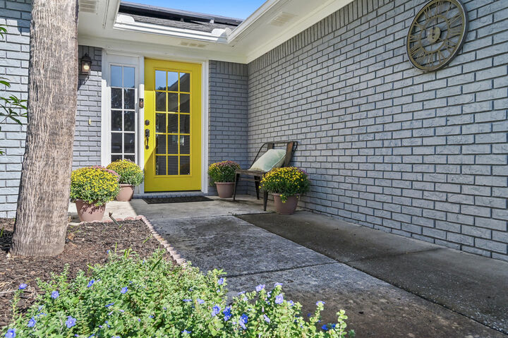 Property Photo: 84 W Country Club Drive FL 32541