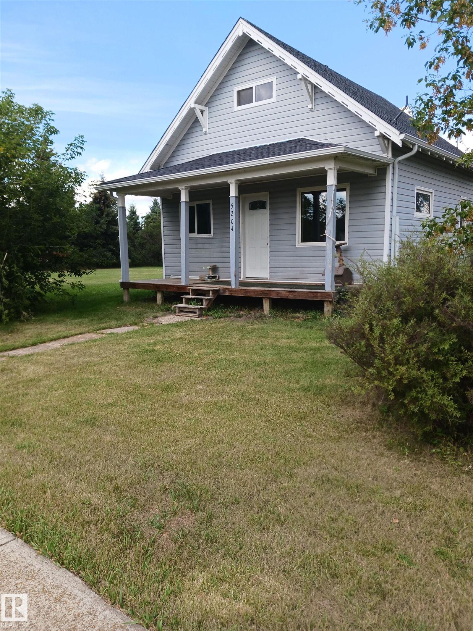 Property Photo:  5204 53 Avenue  AB T0B 3H0 