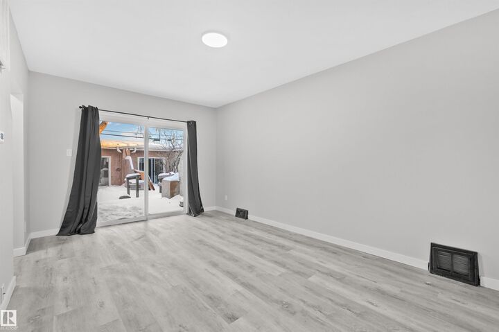 Property Photo:  10049 154 Street NW 2  AB T5P 2H1 