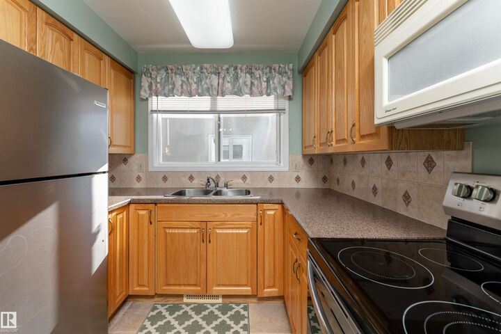 Property Photo:  720 Knottwood Road NW  AB T6K 1W5 