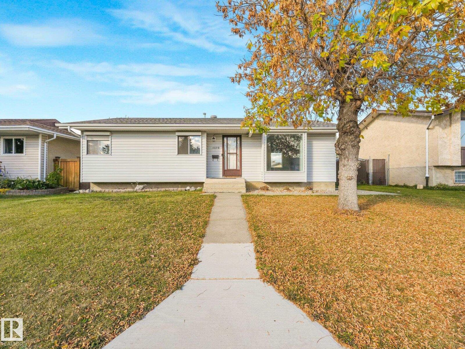 Property Photo:  10218 167A Avenue NW  AB T5X 2Z3 