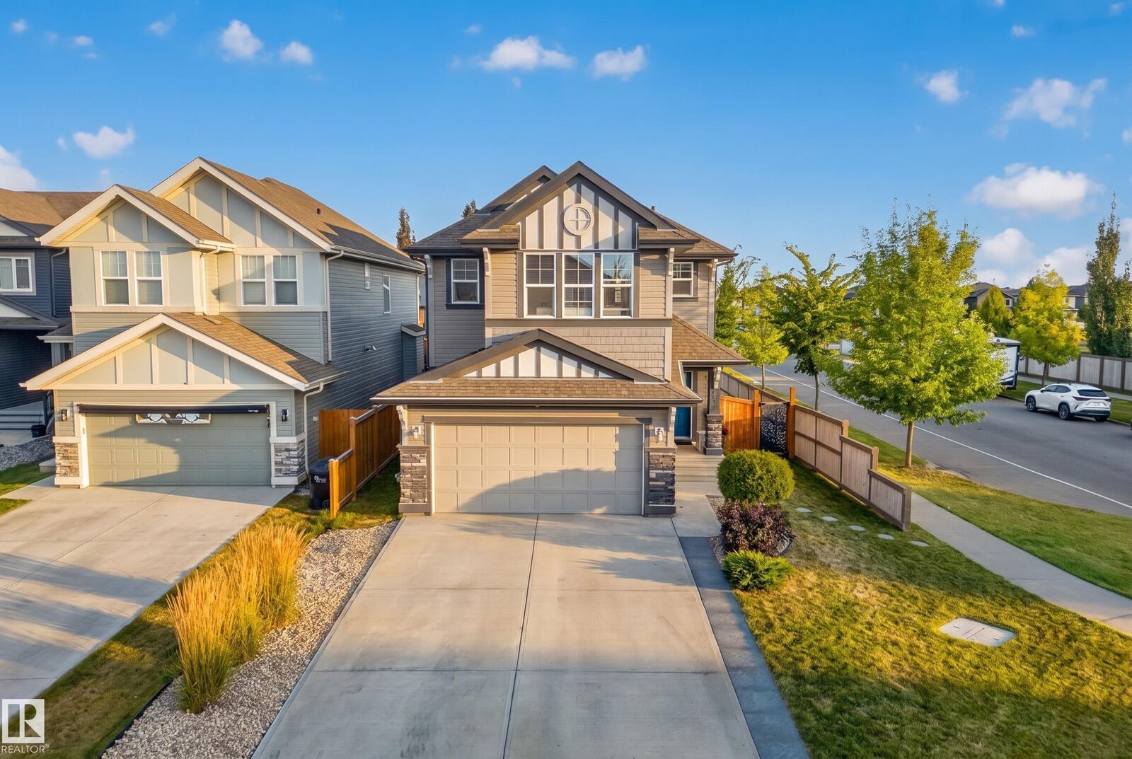 Property Photo:  457 Still Creek Crescent  AB T8H 0S6 