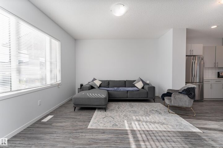 Property Photo:  577 Ebbers Way NW  AB T5Y 3T8 