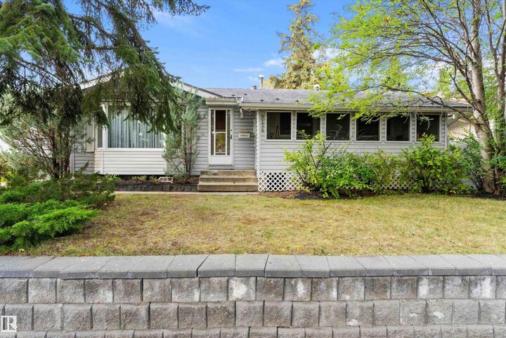 Property Photo:  9126 92 Avenue  AB T8L 1A7 