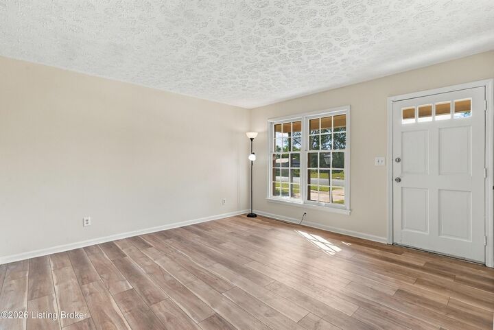 Property Photo:  9719 Lake Elkhorn Dr  KY 40291 