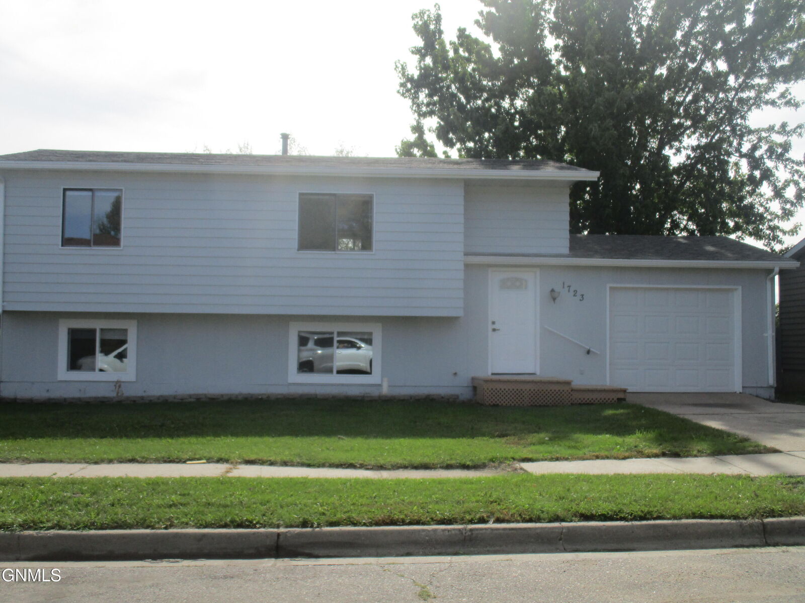 Property Photo:  1723 30th Street W  ND 58801 