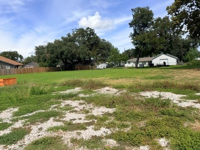 Property Photo:  510 Hinken  TX 77531 