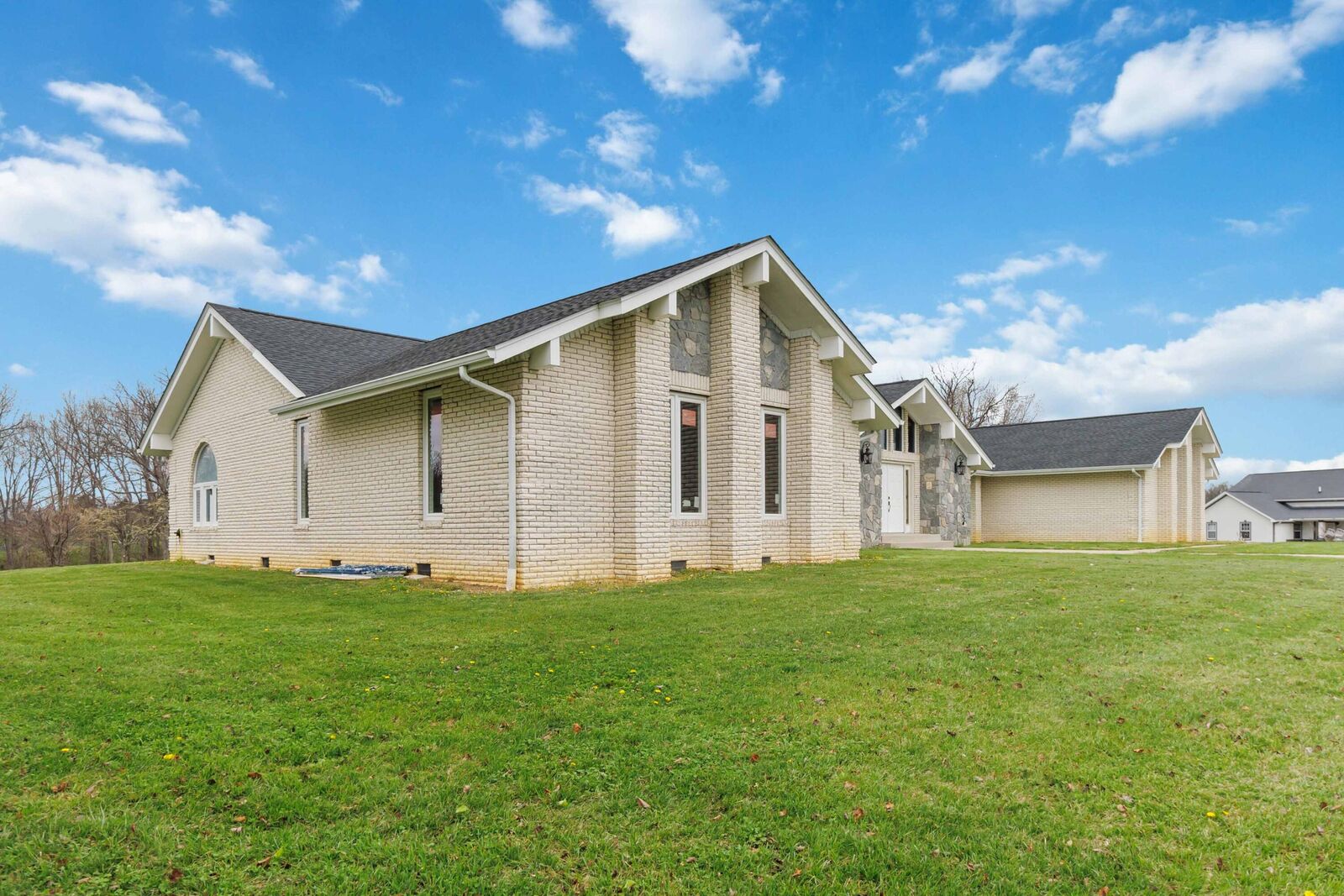 Property Photo: 2056 W Laurel Road KY 40741