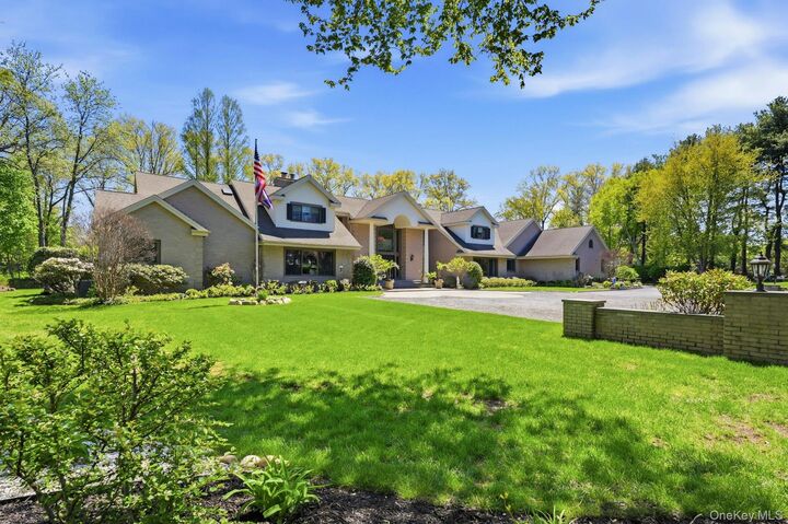 Property Photo:  10 Fox Meadow Lane  NY 11743 