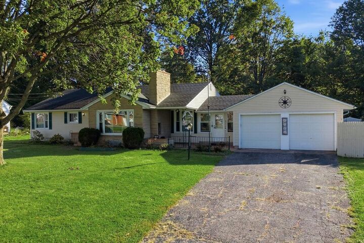 Property Photo: 1023 Mt Auburn OH 44805