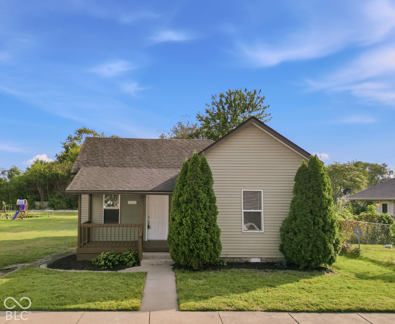 Property Photo:  723 W Oak Street  IN 47274 