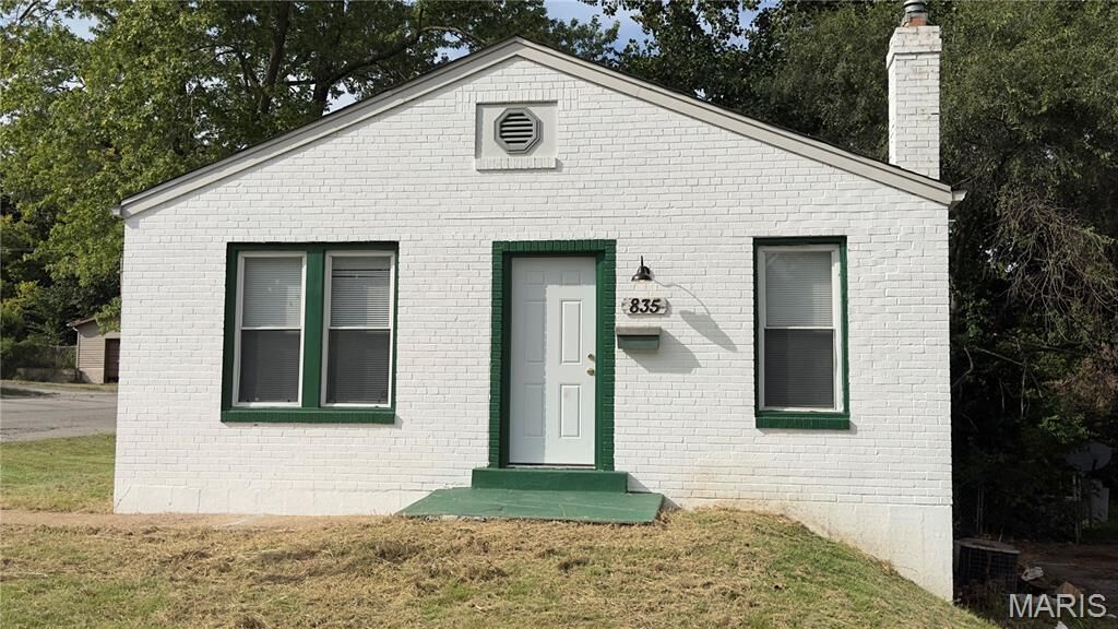 Property Photo:  835 Elias Avenue  MO 63147 