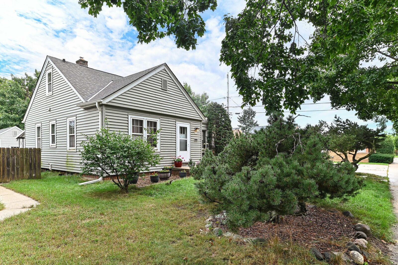 Property Photo:  3852 S 5th St  WI 53207 